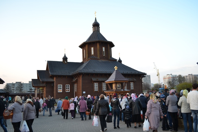 Можно ли в церковь без колготок, в чем можно ходить в церковь, что недопустимо