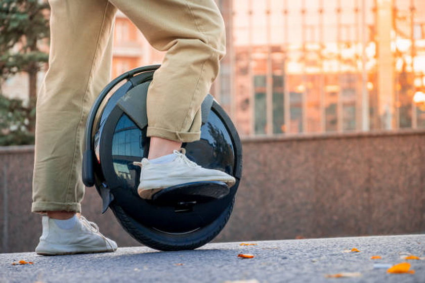 Monowheel girl